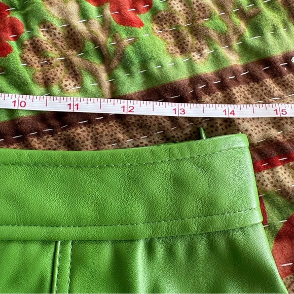 Green Pleated Faux Leather Green Mini Skirt - Picture 5 of 9